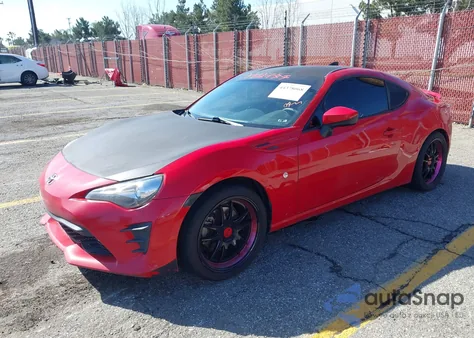 2017 Toyota 86 z USA, uszkodzony, nr VIN JF1ZNAA17H8705385